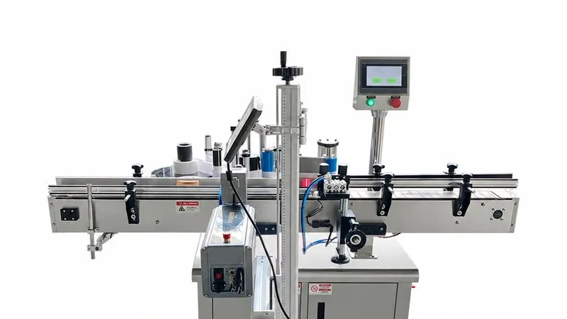 Wrap-around labeling machine for round bottles with conveyor and touchscreen
